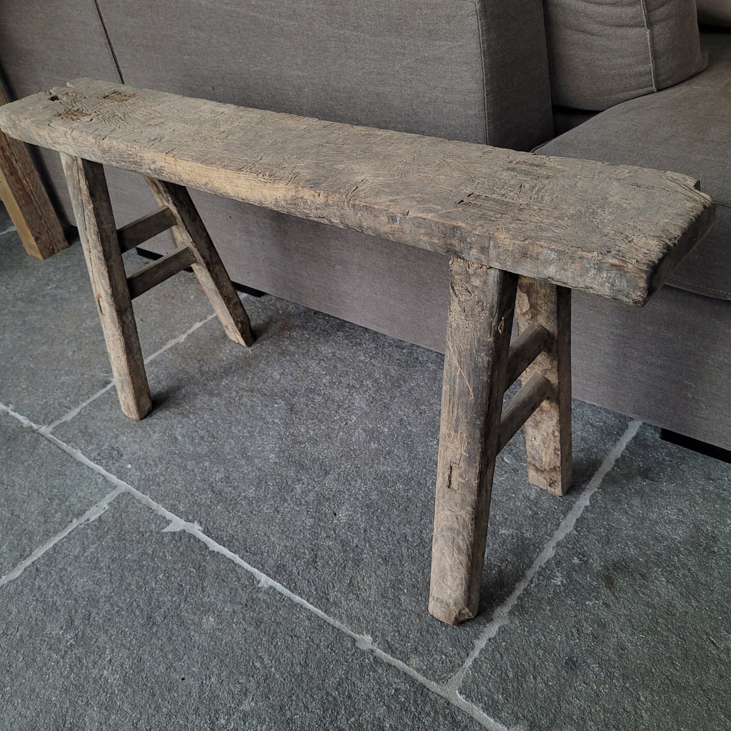 Oud houten bankje