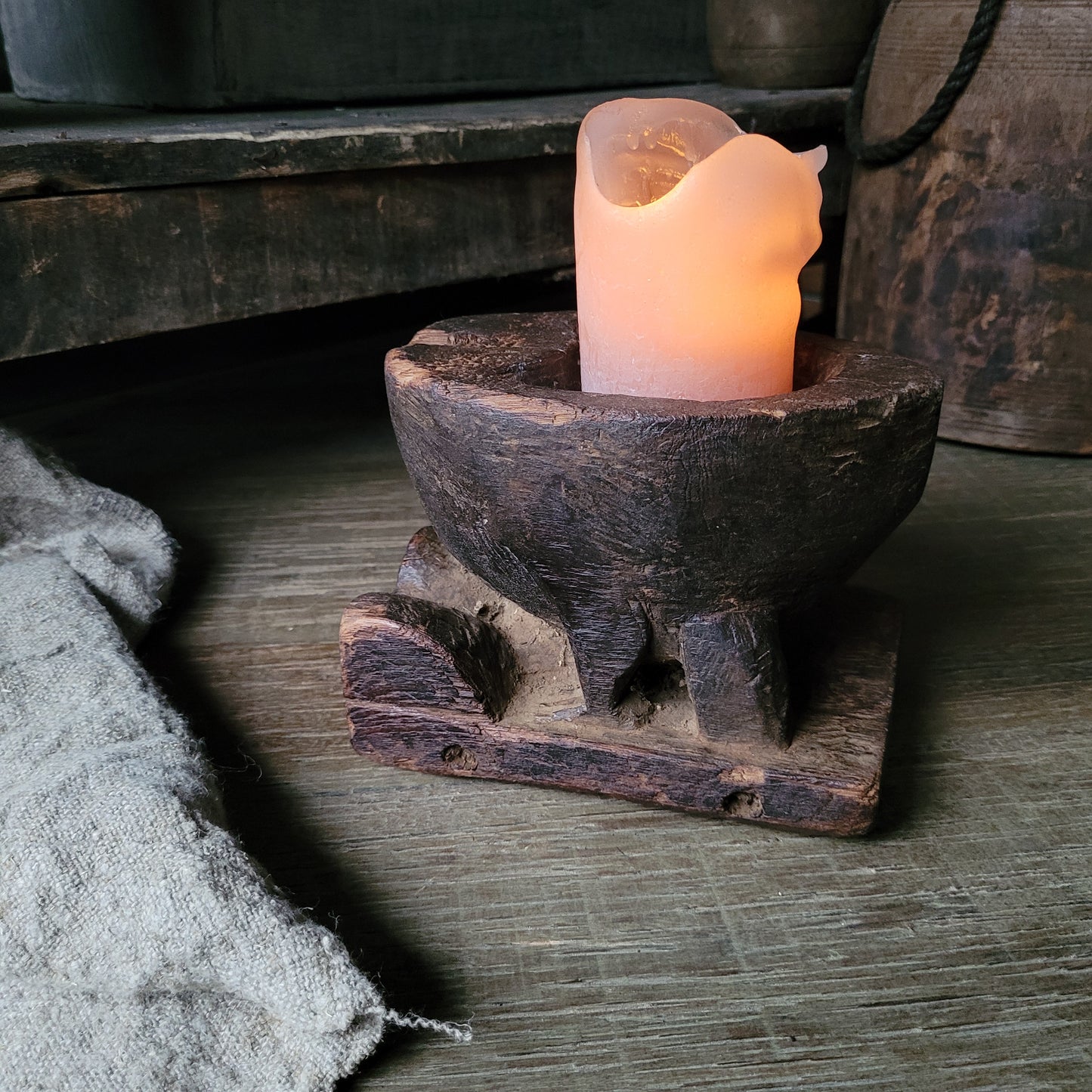 Uniek oud houten ornament kandelaar