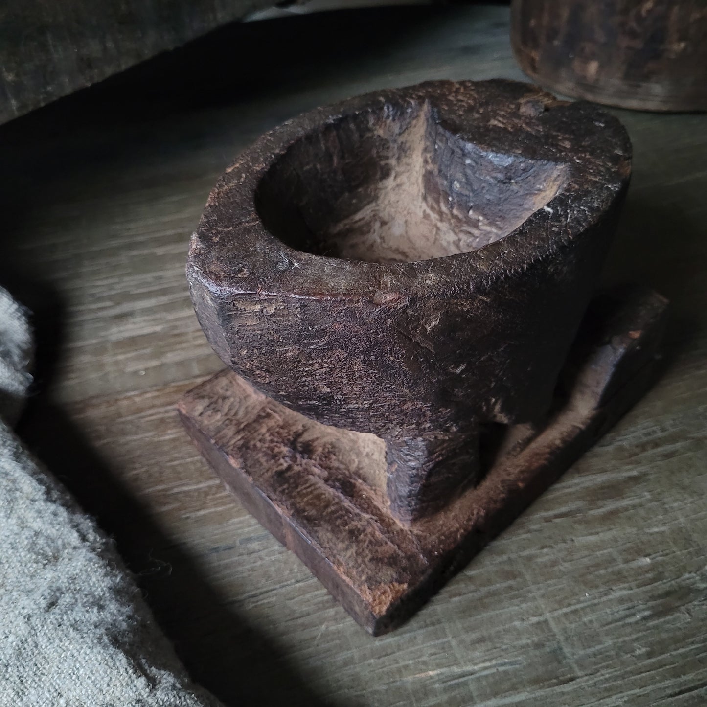 Uniek oud houten ornament kandelaar