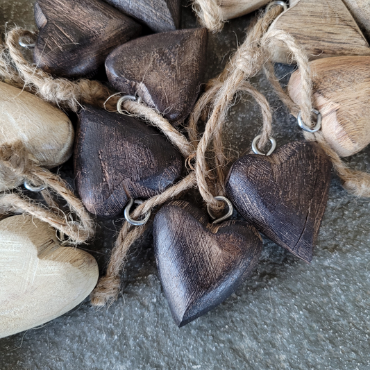 Houten hartje aan touw donkerbruin