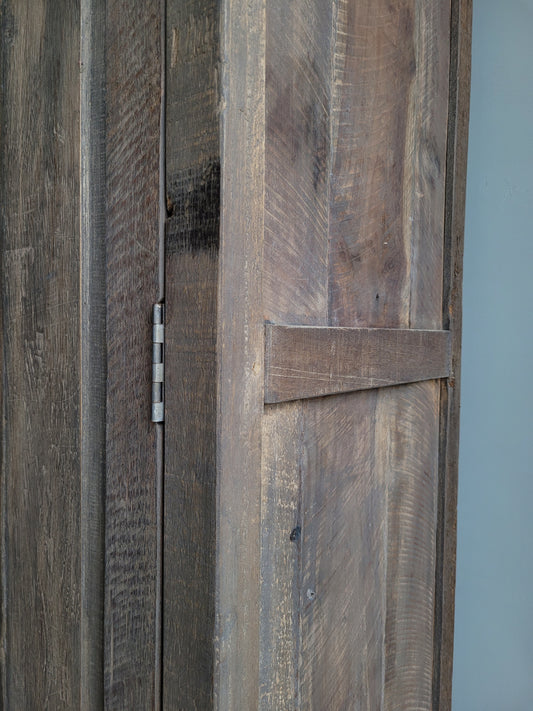 Hoge kast oud hout driftwood sober 1-deurs (bestelbaar)