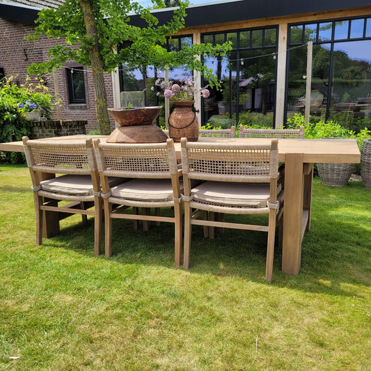 Buiten leven houten tuintafel landelijk