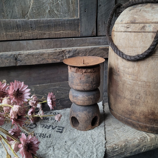 Oud houten kandelaar