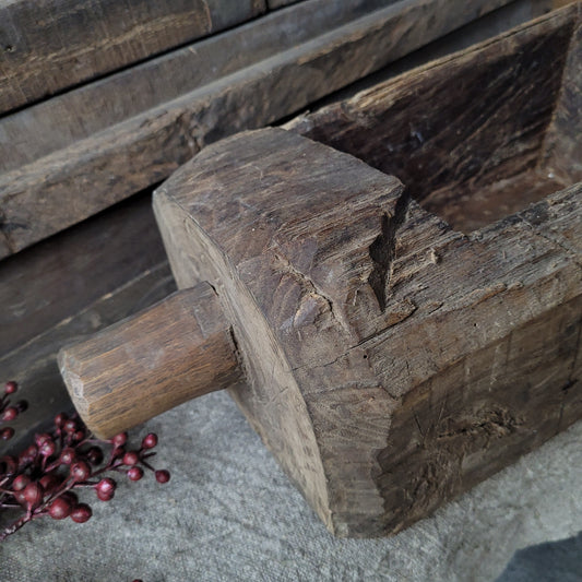 Oud houten trog met handvat uniek