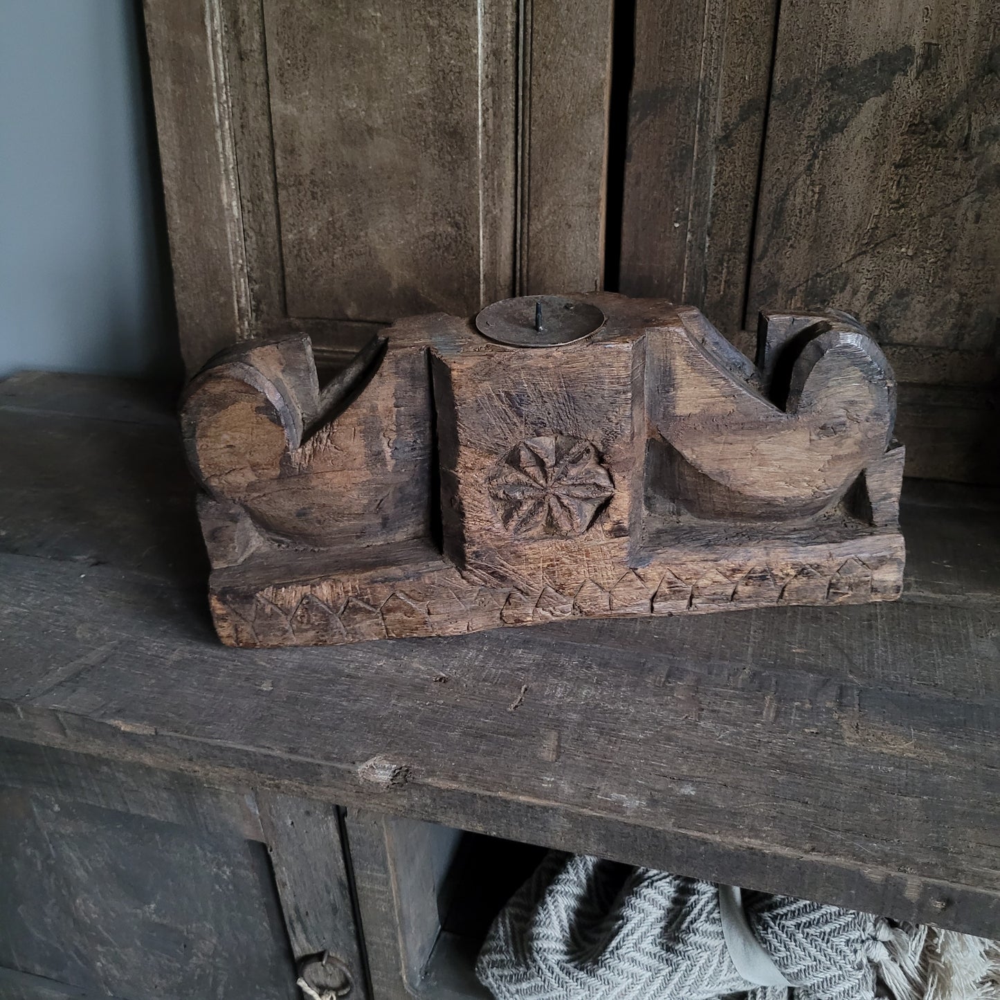 Uniek oud houten ornament