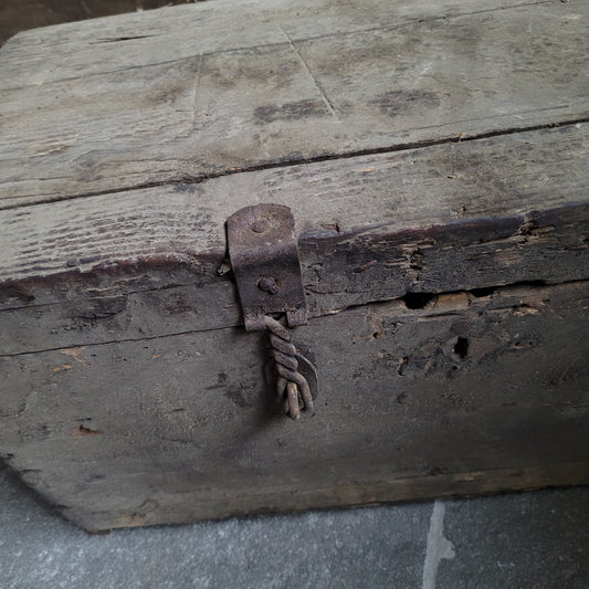 Uniek oud houten kist