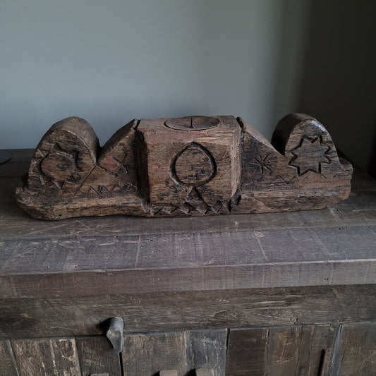 Uniek oud houten ornament