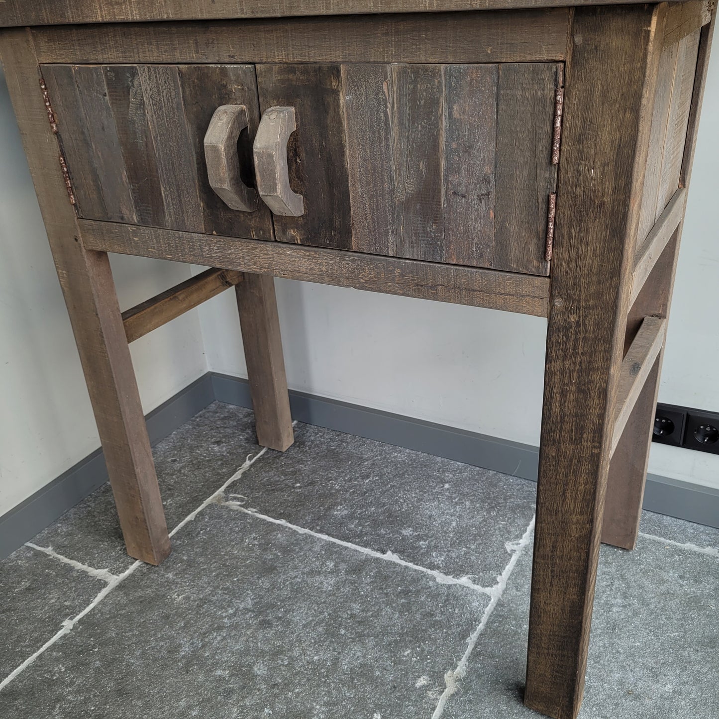 Sidetable 2-deurs oud hout Driftwood