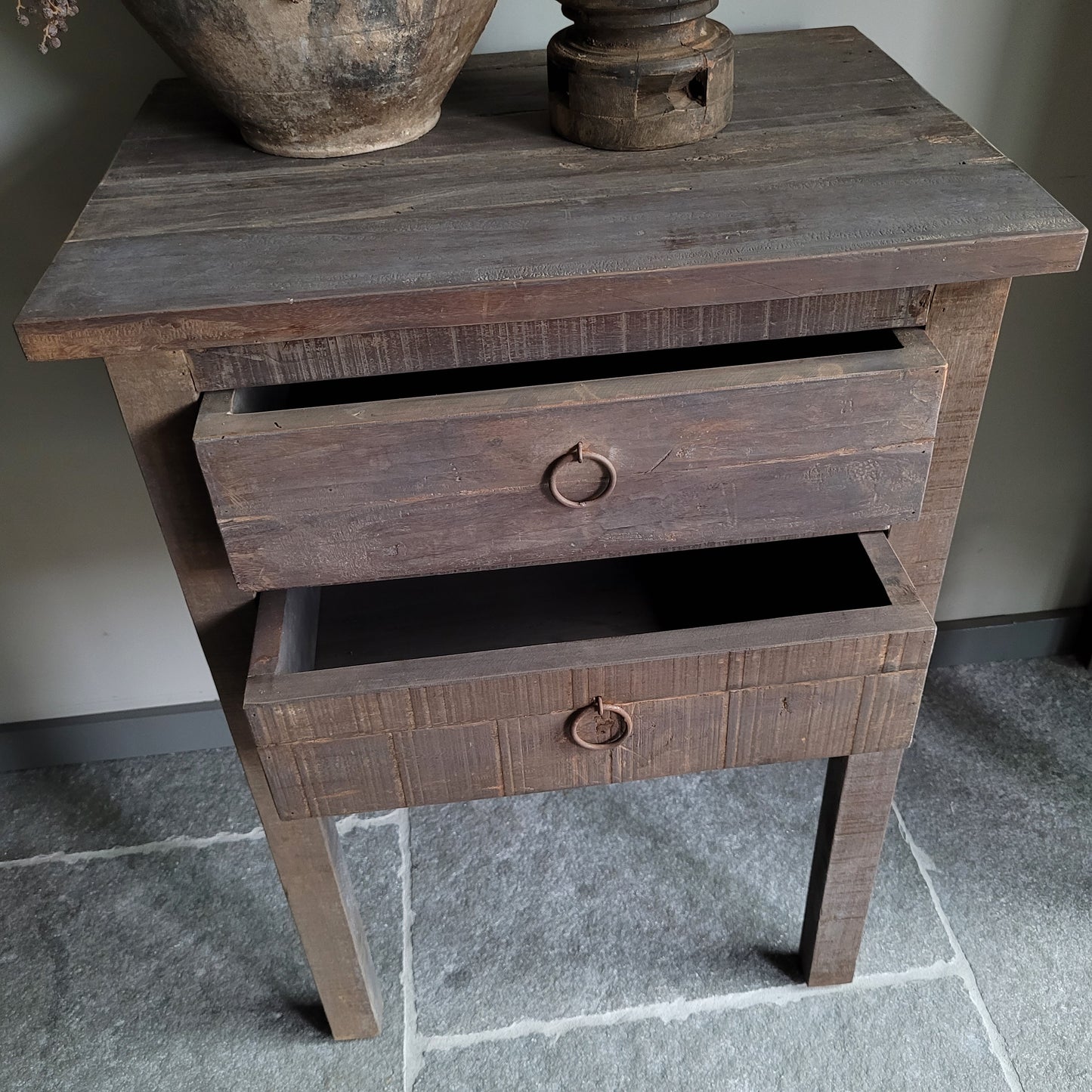 Kastje | bijzettafel oud hout driftwood 2 lades