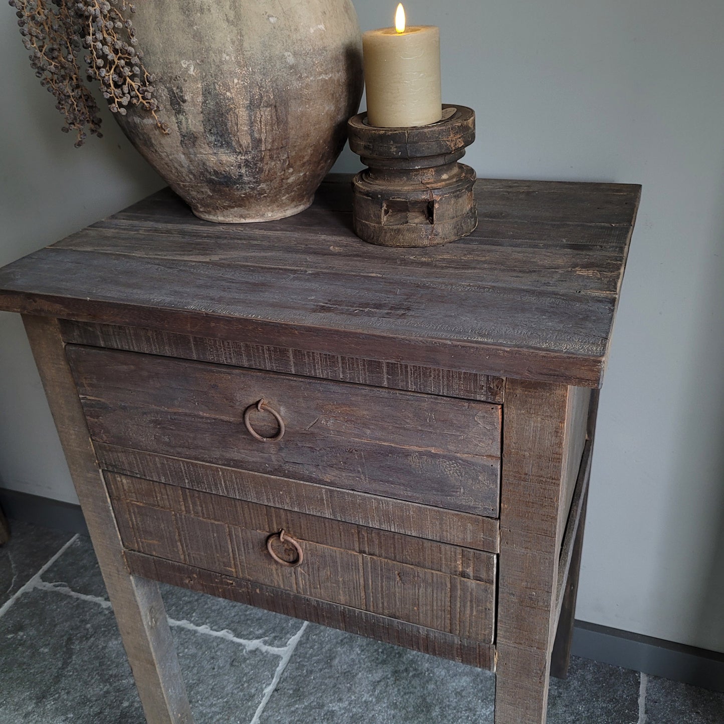 Kastje | bijzettafel oud hout driftwood 2 lades