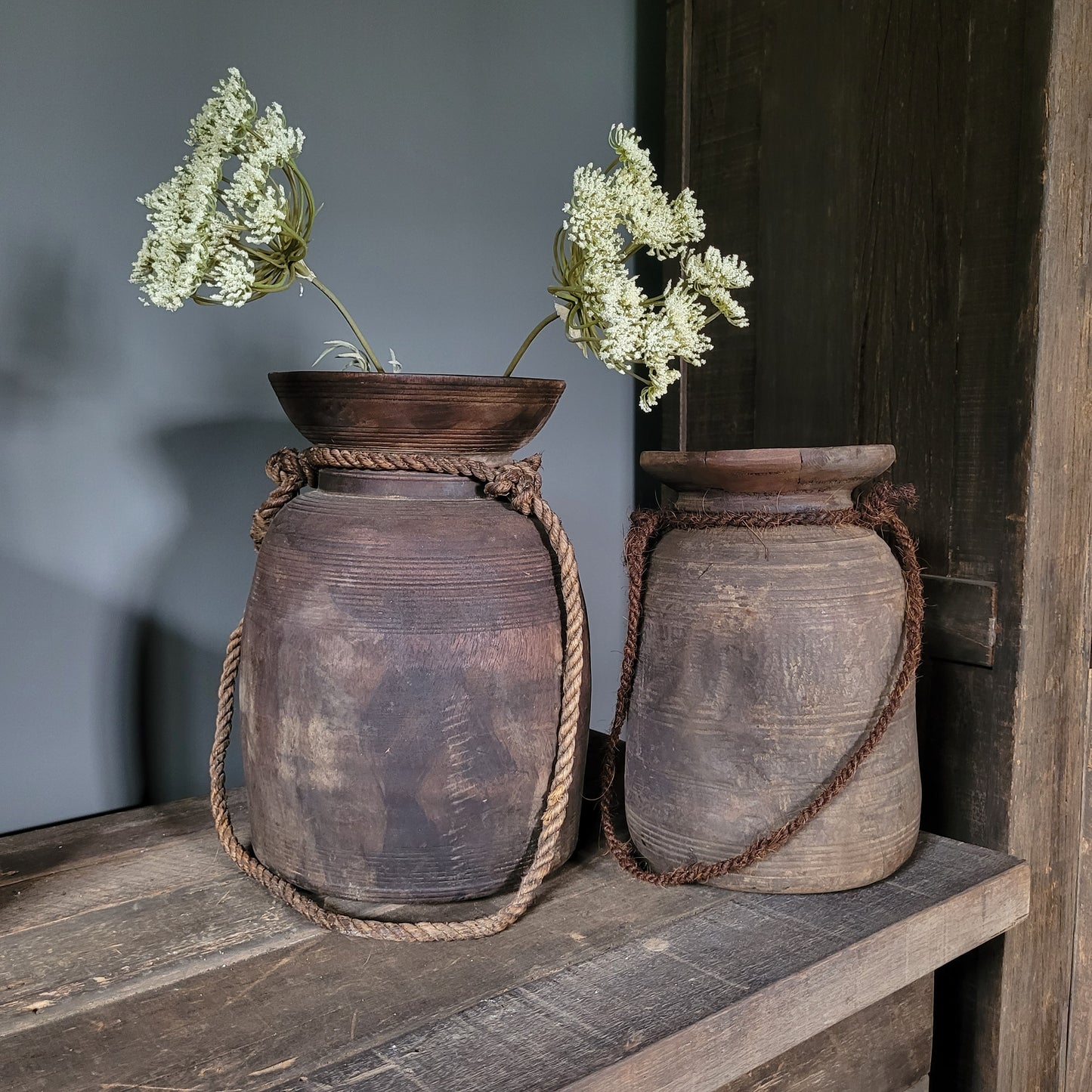 Oud houten nepalese kruik nr. 24 (rechts)