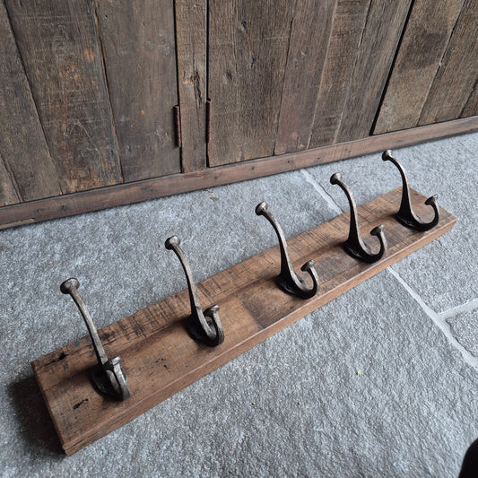 Kapstok oud hout 5 haken nr. 2