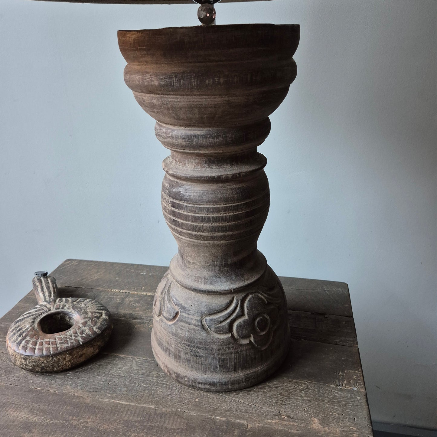 Houten baluster tafellamp incl. shabby kap