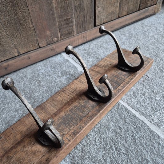 Kapstok oud hout 5 haken nr. 2