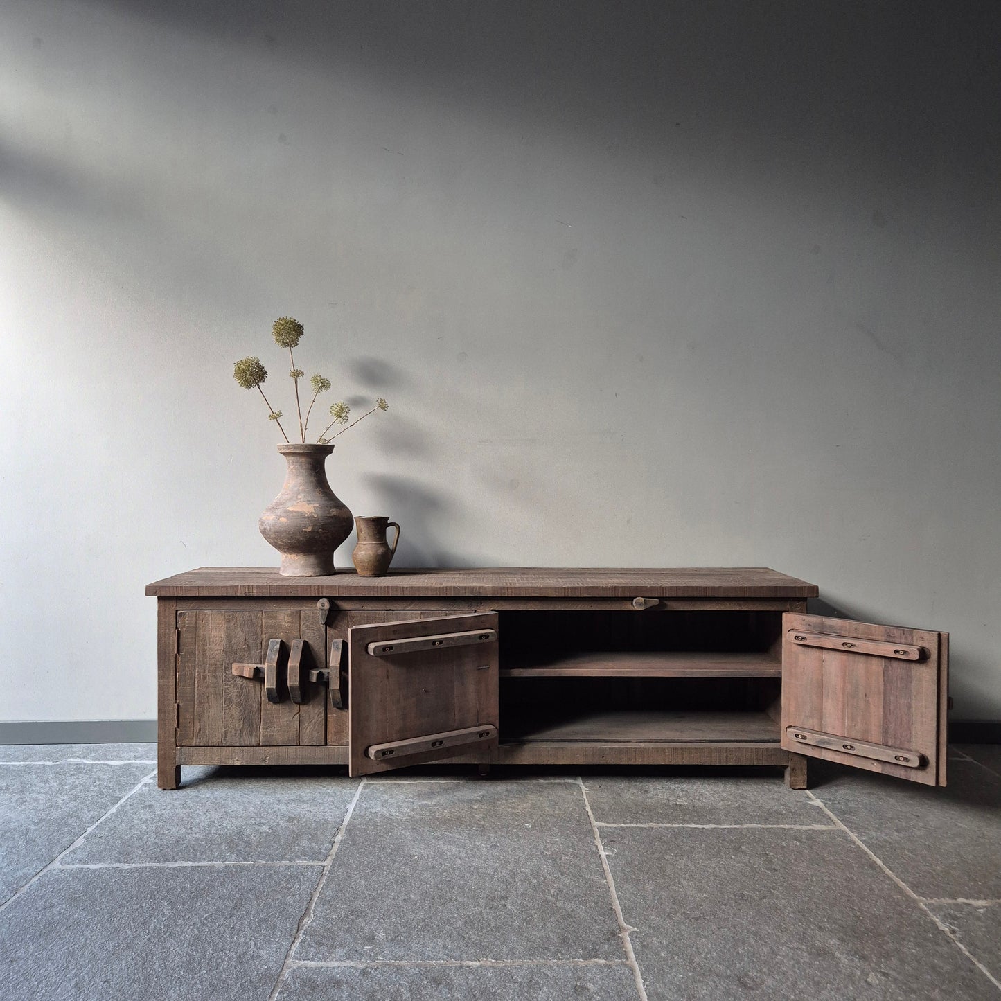 Landelijk tv meubel 180cm | schuifslot | driftwood