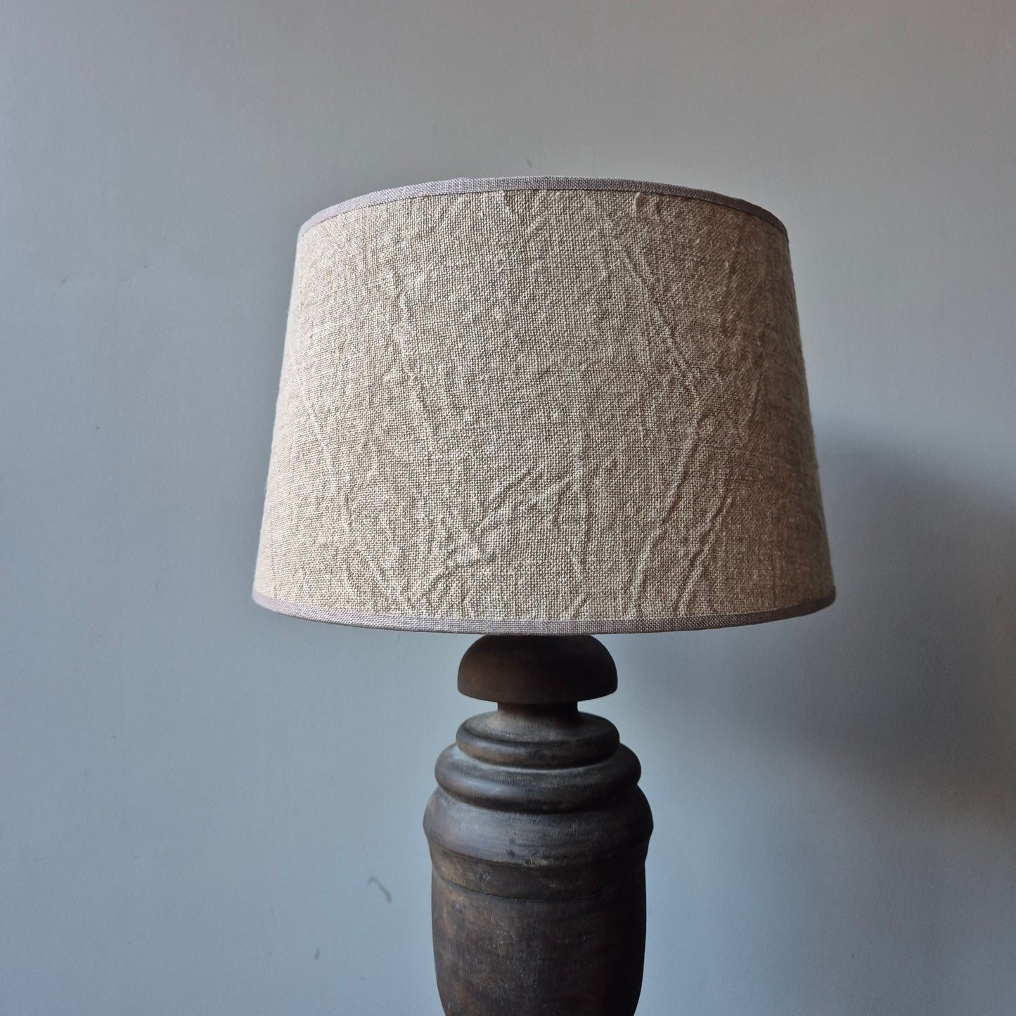 Houten balusterlamp incl. shabby kap L