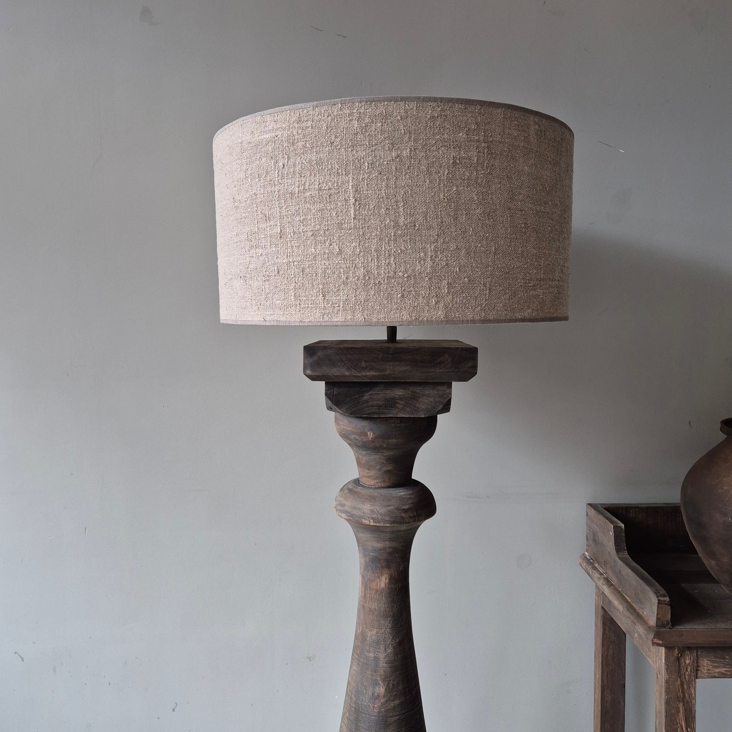 Houten baluster vloerlamp incl. shabby kap | vergrijsd
