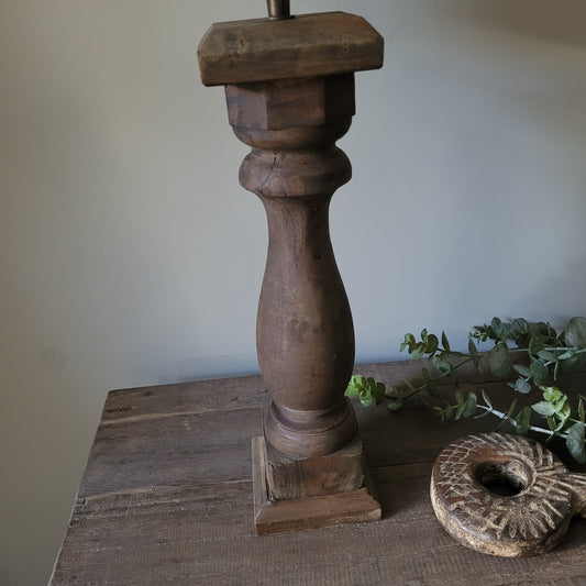 Houten baluster tafellamp incl. shabby kap M