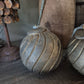 Houten bol aan touw