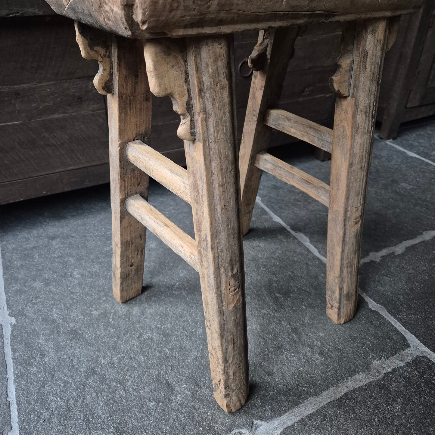 Uniek oud houten Chinese kruk nr. 12