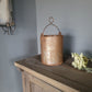 Roestige pot met hengsel