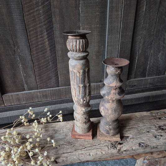 Uniek oud houten kandelaar nr. 18 (links)