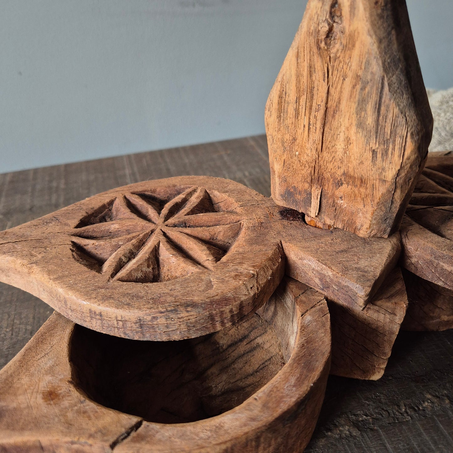 Oud houten spicebox