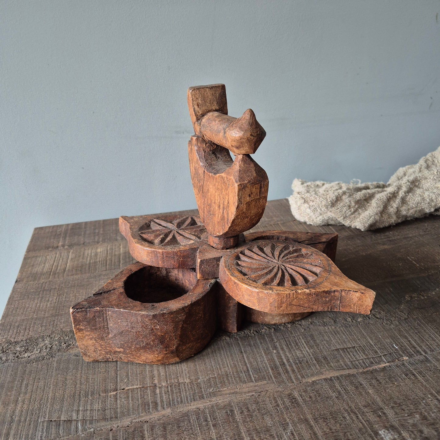 Oud houten spicebox