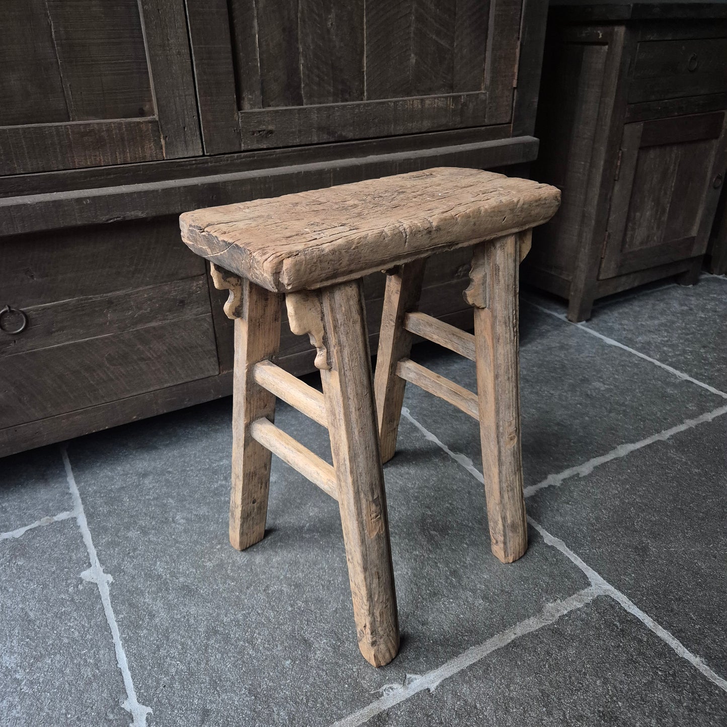 Uniek oud houten Chinese kruk nr. 12