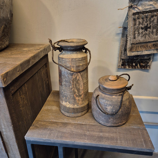 Uniek oud houten kruik met deksel nr. 2 (rechts)