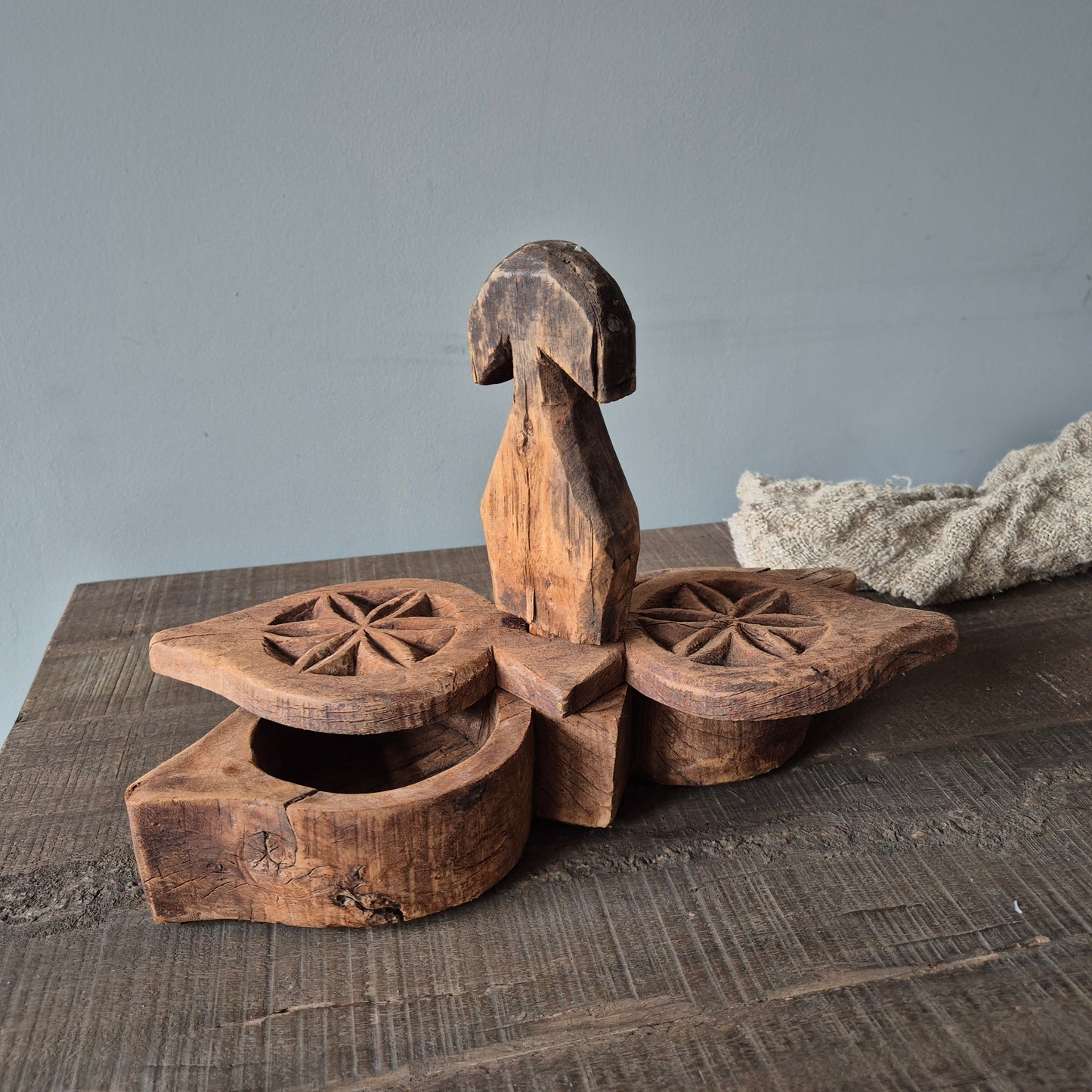 Oud houten spicebox