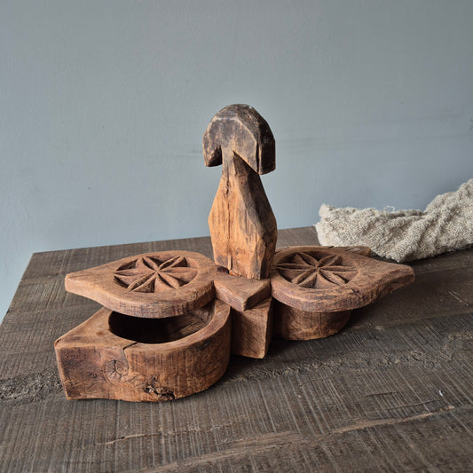 Oud houten spicebox