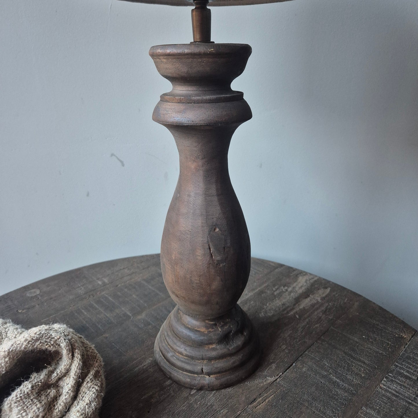 Houten balusterlamp rond incl. shabby kap S