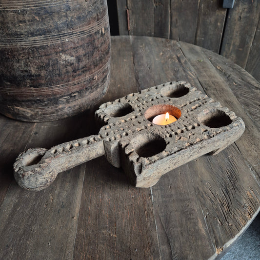 Uniek oud houten theelicht ornament
