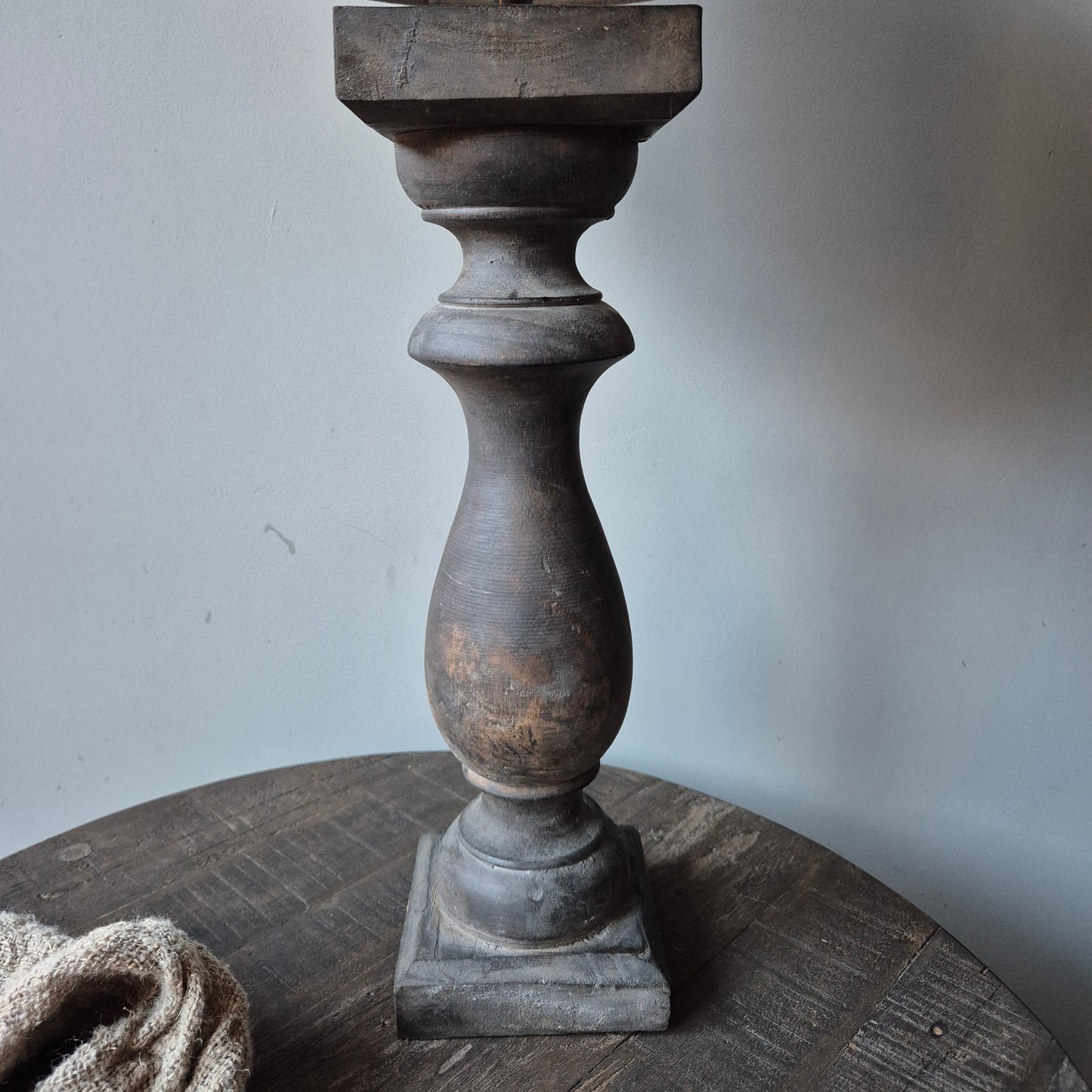 Houten balusterlamp incl. shabby kap M