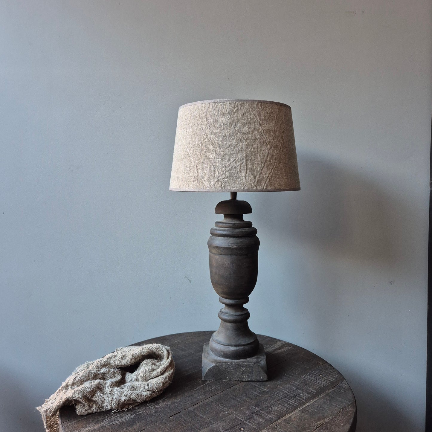 Houten balusterlamp incl. shabby kap L