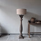 Houten baluster vloerlamp incl. shabby kap | vergrijsd