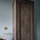Hoge landelijke kast 1-deurs | 2-lades driftwood