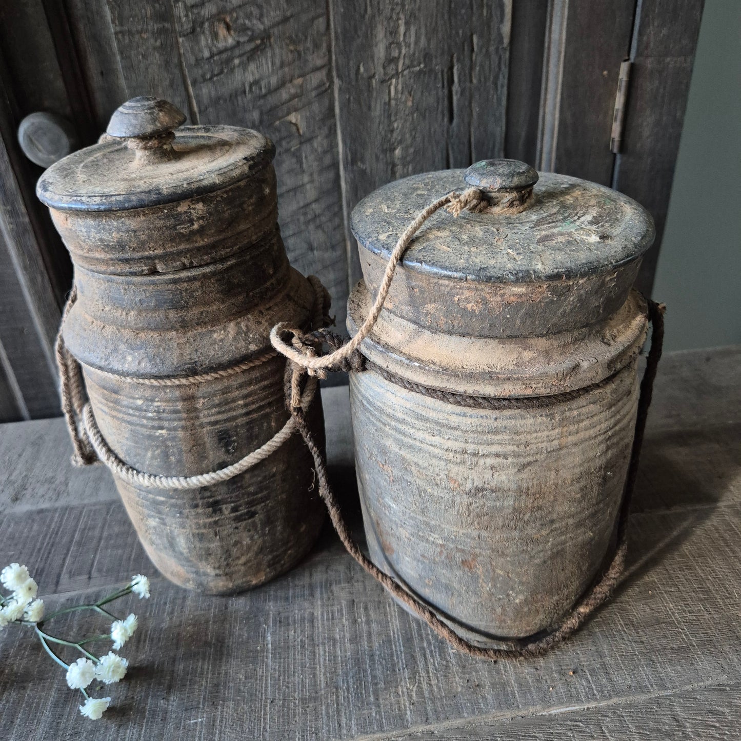 Uniek oud houten kruik met deksel nr. 32 (rechts)