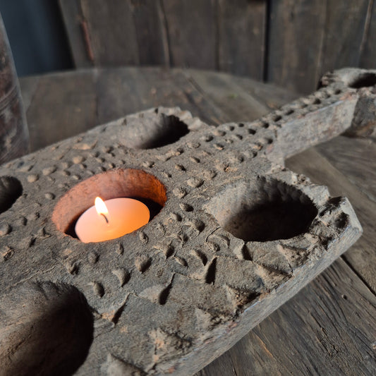 Uniek oud houten theelicht ornament
