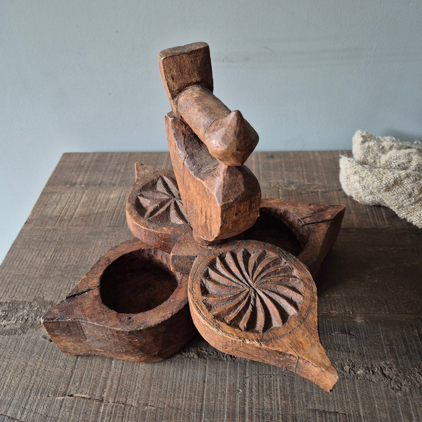 Oud houten spicebox