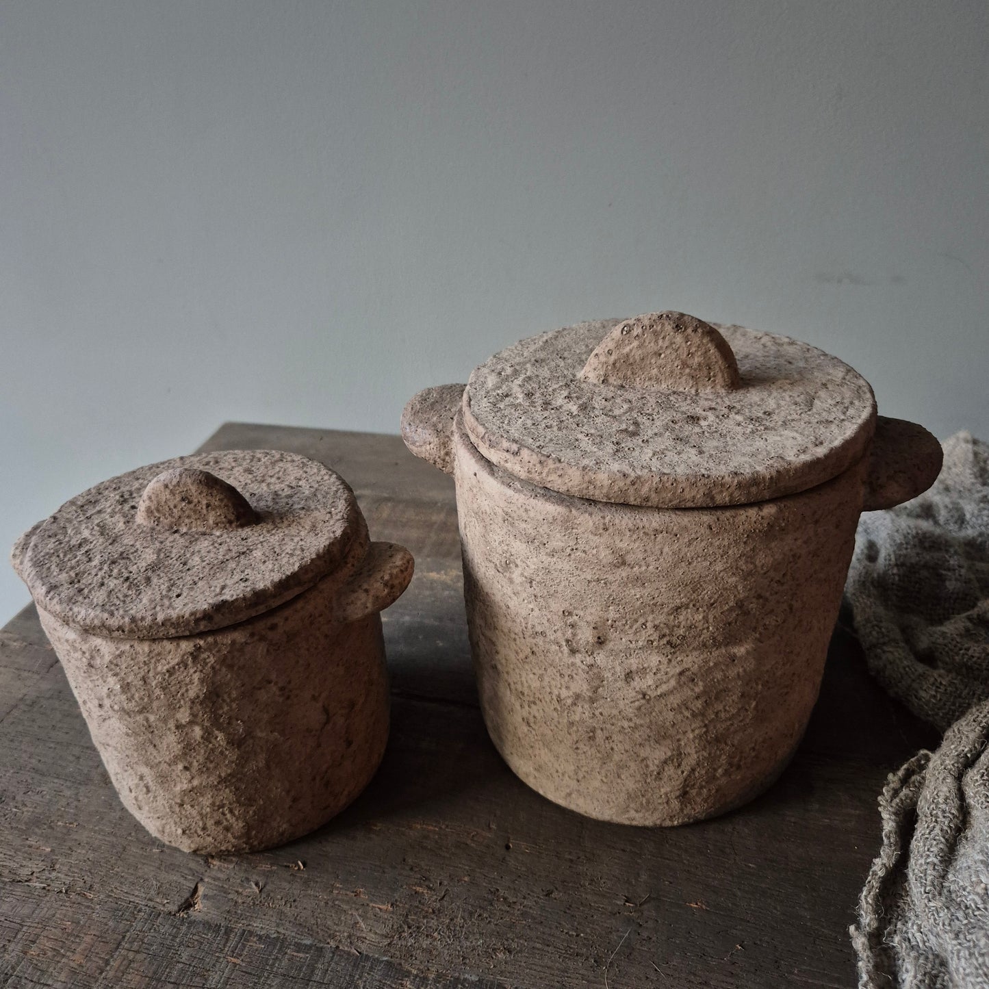 Stenen pot met deksel beige M