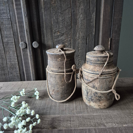 Uniek oud houten kruik met deksel nr. 44 (rechts)