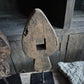 Uniek houten ornament op statief