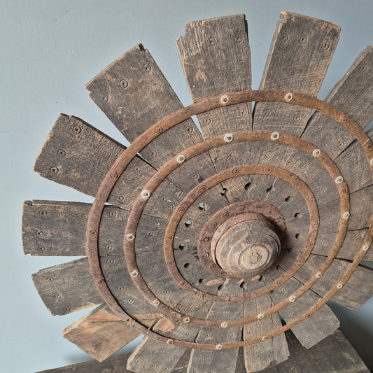Uniek oud houten spinnewiel op statief nr. 7
