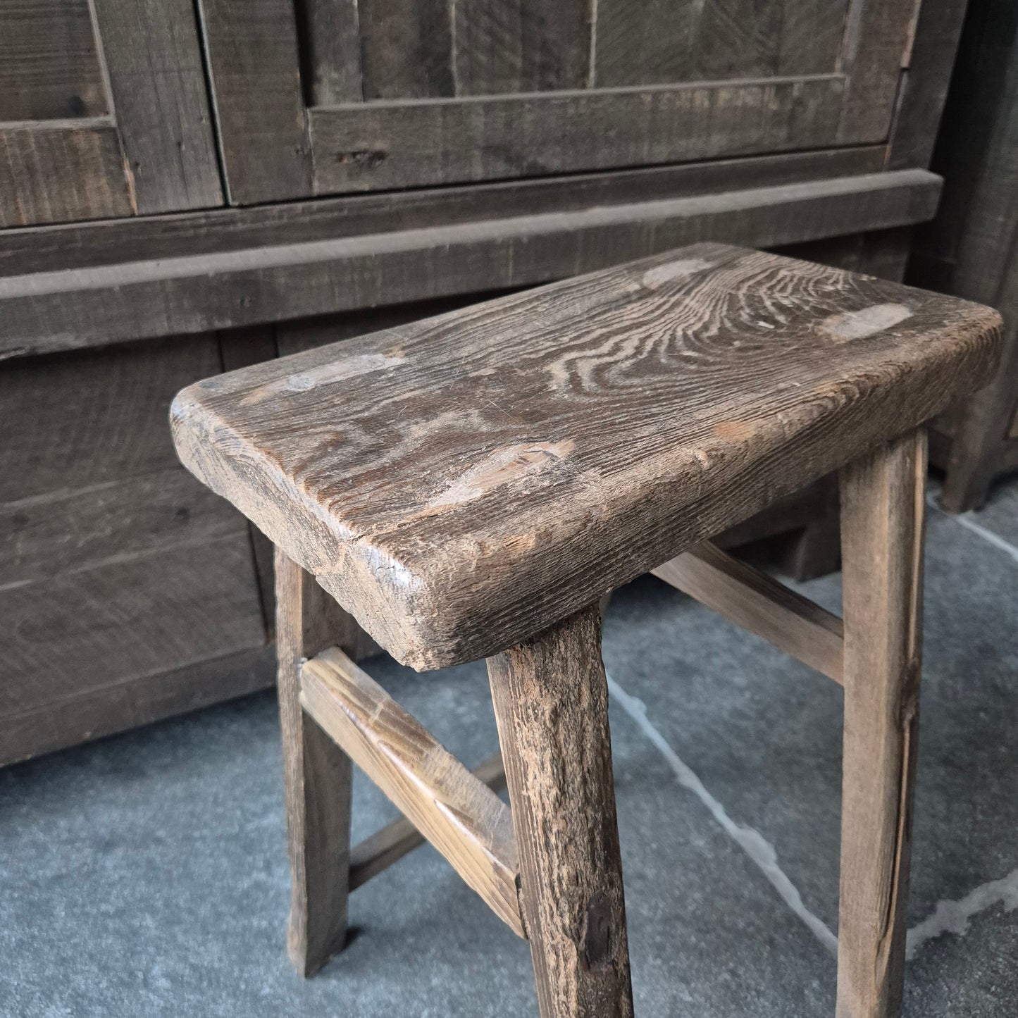 Uniek oud houten Chinese kruk nr. 13