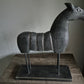 Uniek houten paard op statief