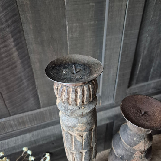 Uniek oud houten kandelaar nr. 18 (links)