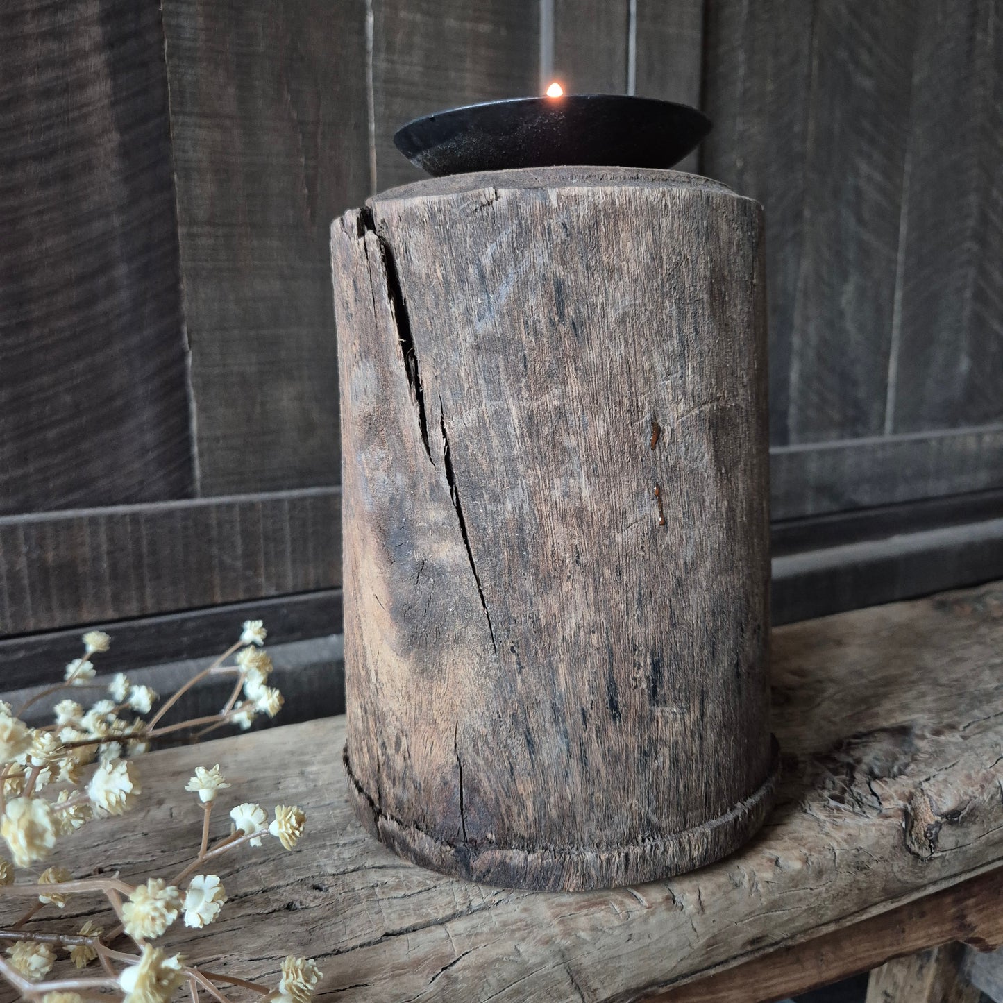 Uniek oud houten kandelaar nr. 16