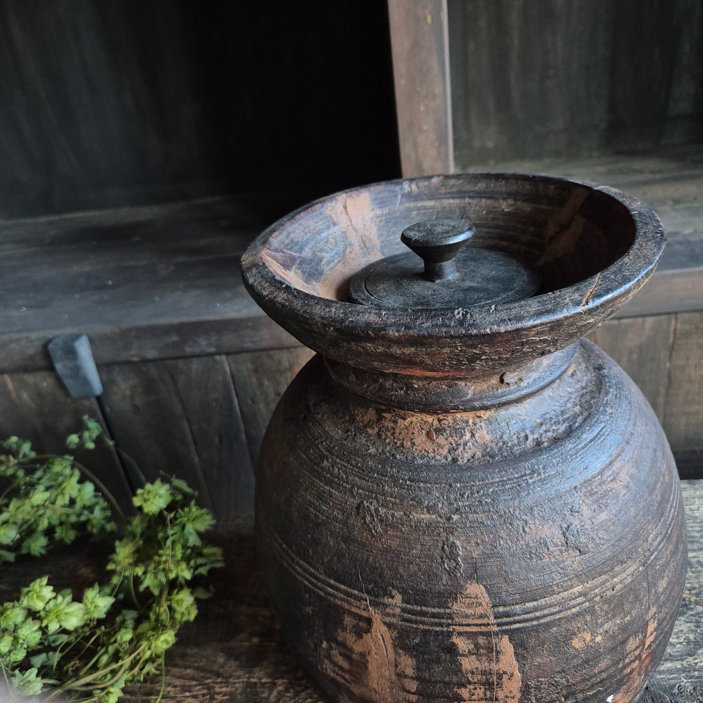 Oud houten kruik met deksel Luksa nr. 1